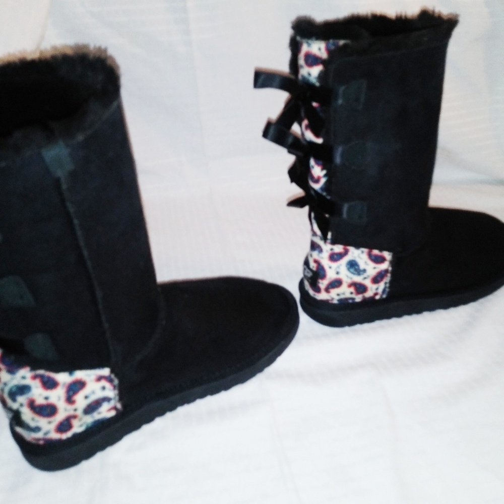 UGG (NWOT) black bailey bows tall w/ paisley - Picture 7 of 8